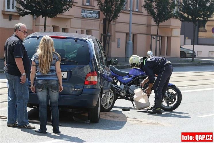 nehoda moto auto Klatovská (9)