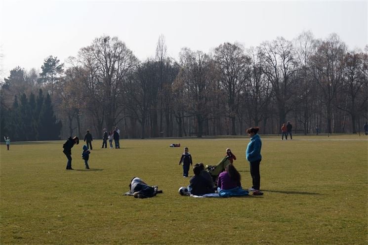 Borský park se stal během soboty cílem řady procházek.