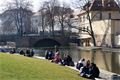 Z poklidného posezení v Mlýnské strouze za krásného počasí se stává ne moc příjemný zážitek... 