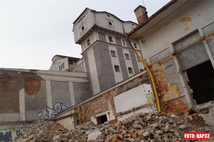 Demoliční práce v areálu Světovaru skončí během léta. 