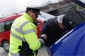Policejní kontroly znovu obsadily silnice.
