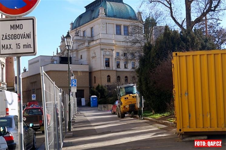 Rekonstrukce Divadelních teras u Divadla J.K.Tyla startuje. 