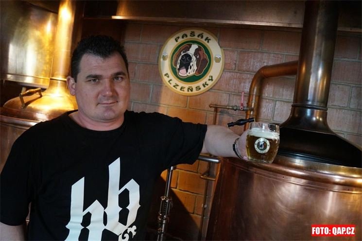 Sládek pivovaru U Pašáka Václav Ebrl. Sládek pivovaru U Pašáka Václav Ebrl.