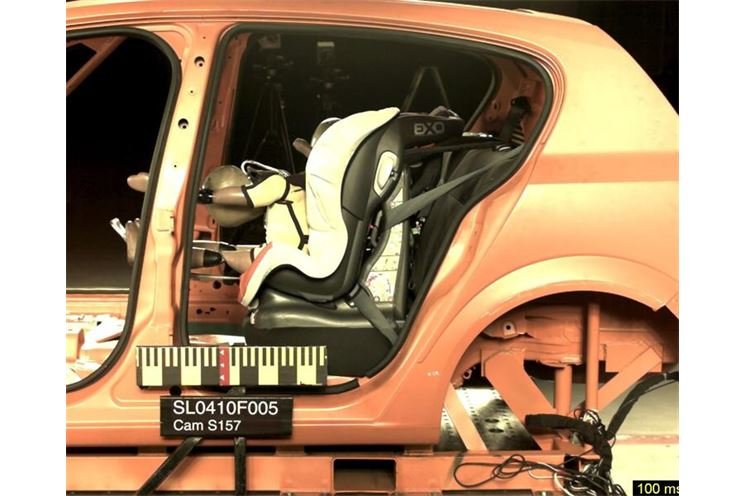 crashtest autosedaček