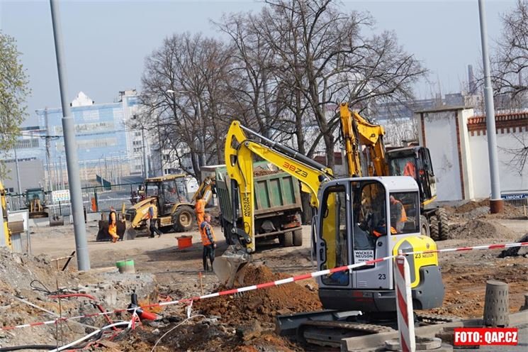 Stavba nové křižovatky a opravy komunikace v Borské u nového depa PMDP.