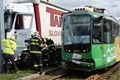 Srážka kamionu a tramvaje na Palackého. 