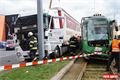Srážka kamionu a tramvaje na Palackého. 