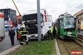 Srážka kamionu a tramvaje na Palackého. 