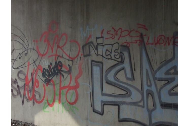 sgrafity na zdi - sprejeři1