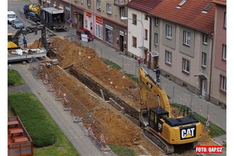Stavební práce ve Chválenické ulici na Slovanech.