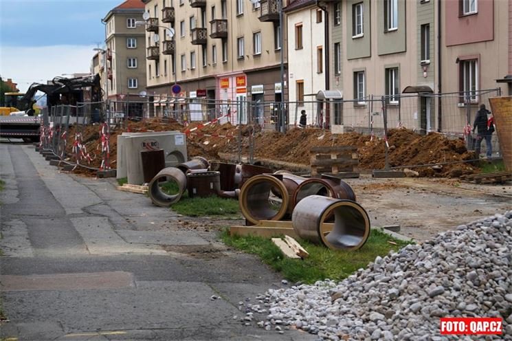 Stavební práce ve Chválenické ulici na Slovanech. Stavební práce ve Chválenické ulici na Slovanech.