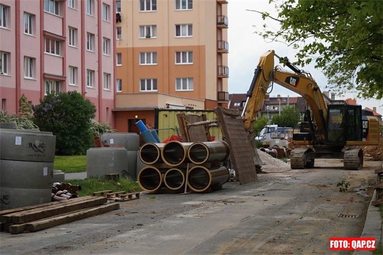 Stavební práce ve Chválenické ulici na Slovanech. Stavební práce ve Chválenické ulici na Slovanech.