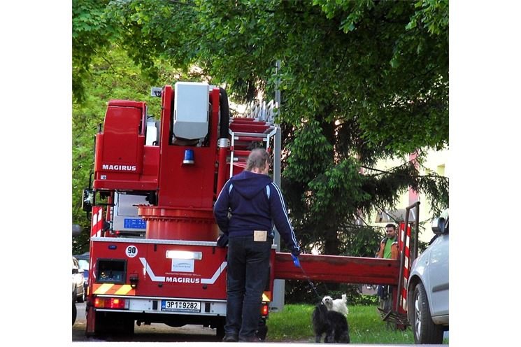 Zásah IZS v paneláku na Slovanech v Plzni.