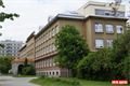 ...většinou odvážení a vyzvedávání dětí ze školy rodiči.