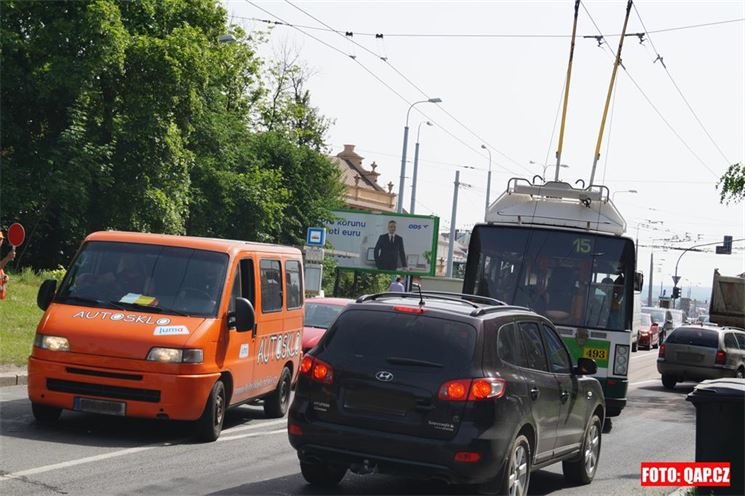 Opravy v Borské ulici způsobily komplikace.