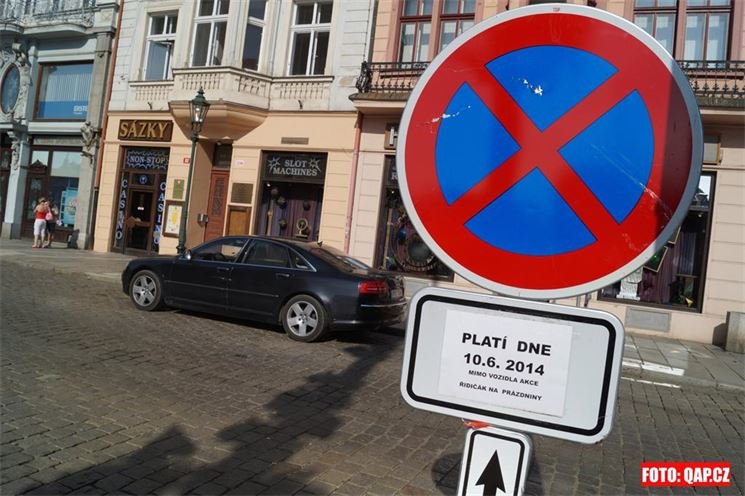 Obecně se v centru objevují kromě zákazů kvůli opravám i zákazy parkování kvůli probíhajícím akcím...