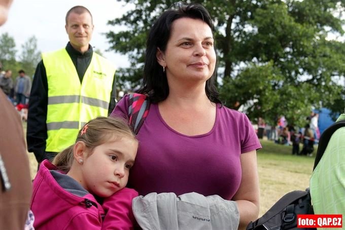 Jitka Tořínská s dcerkou před startem poslouchají pokyny
