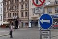 další změny v dopravě jsou i na náměstí Republiky, kde se uzavřel půrjezd Zbrojnickou ulicí a řidiči jsou naváděni směrem k Rooseveltově ulici.