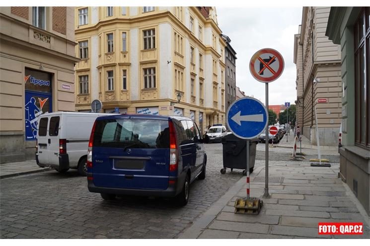 Z Veleslavínovy ulice se až k soudu neprojede.