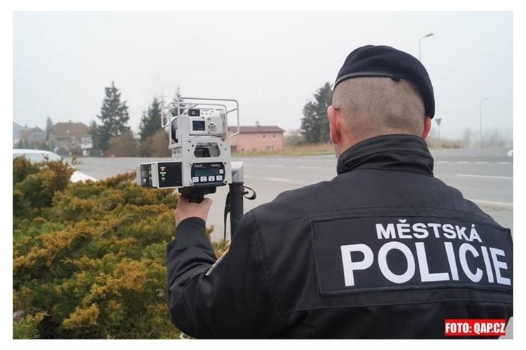 strážnici mereni pristroj _foto QAP strážnici mereni pristroj _foto QAP