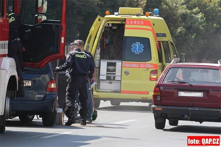 nehoda moto auto Klatovská (3) nehoda moto auto Klatovská (3)
