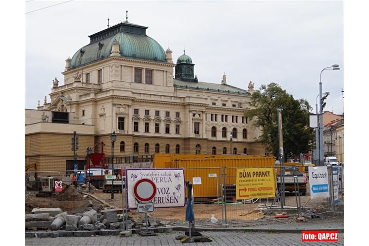 Rekonstrukce v okolí divadla (3)