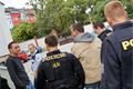 Soud rozhoduje o vazbě obviněného z kyselinového útoku_QAP_foto