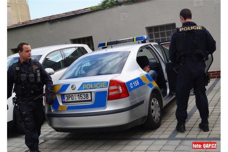 Soud rozhoduje o vazbě obviněného z kyselinového útoku_QAP_foto (6) Soud rozhoduje o vazbě obviněného z kyselinového útoku_QAP_foto (6)