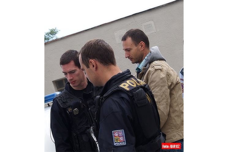 Soud rozhoduje o vazbě obviněného z kyselinového útoku_QAP_foto (8) Soud rozhoduje o vazbě obviněného z kyselinového útoku_QAP_foto (8)