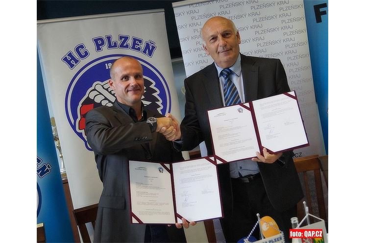Podpis smlouvy mezi HC Škoda Plzeň a Plzeňským krajem_QAP_foto Podpis smlouvy mezi HC Škoda Plzeň a Plzeňským krajem_QAP_foto