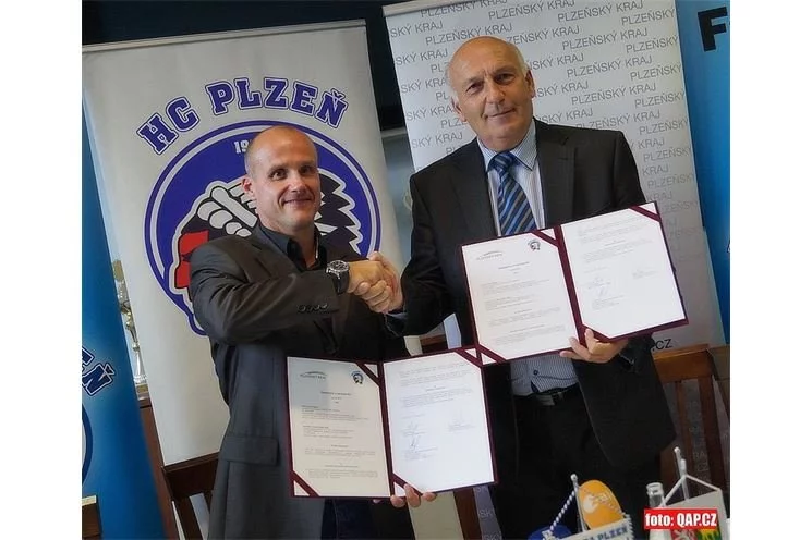 Podpis smlouvy mezi HC Škoda Plzeň a Plzeňským krajem_QAP_foto Podpis smlouvy mezi HC Škoda Plzeň a Plzeňským krajem_QAP_foto