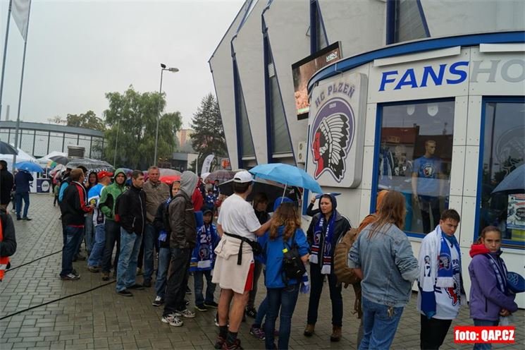 Autogramiáda Straky a Špačka_QAP_foto (1)