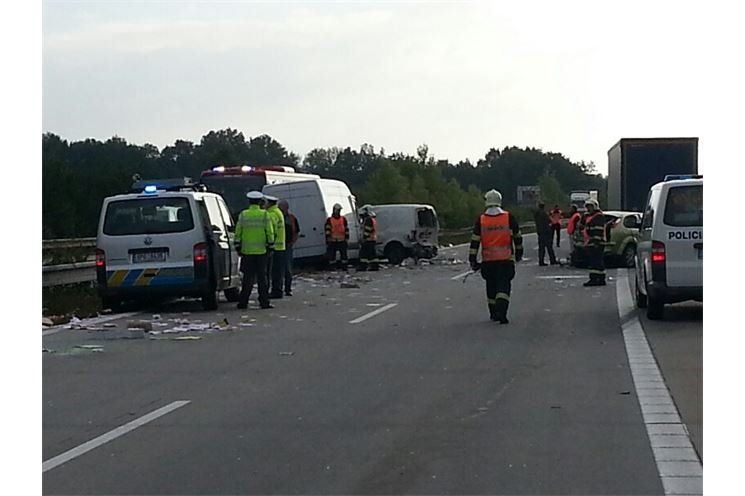 Hromadná nehoda na D5 (5)