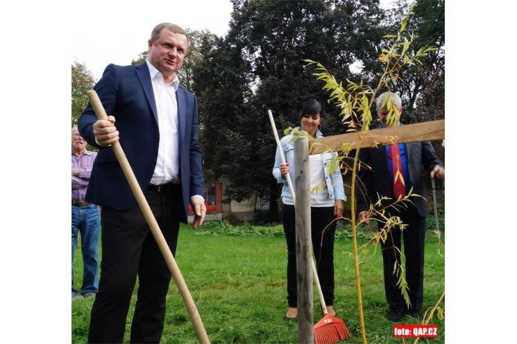Pavel Vrba zasadil vrbu_QAP_foto (9)