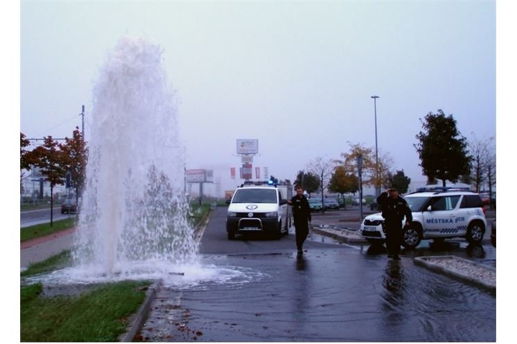 Havárie hydrantu_foto_krimi-plzen (7)