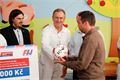 Předání šeku FCVP ve FN Plzeň_foto_Zdeněk Rataj