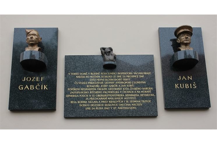 Odhalení bust Gabčíka a Kubiše_foto_ÚMO1 (4)