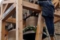 Zvedání zvonů na věž katedrály sv. Bartoloměje_QAP_foto (19)