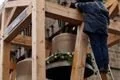Zvedání zvonů na věž katedrály sv. Bartoloměje_QAP_foto (19)