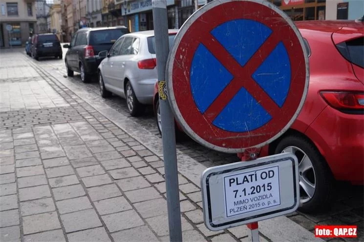 Zákaz parkování na náměstí Republiky (1)