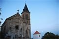  večerní kostel sv. Máří Magdalény a zvonice 