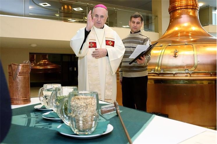 Žehnání velikonoční várce piva (3)