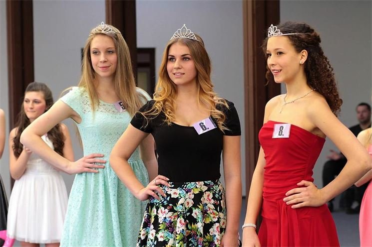 Zleva-Jolana Němcová, Barbora Bogášová, Lucie Rumlová 2