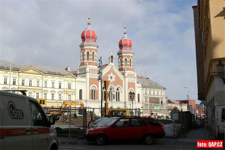 Pomník gen pattona u divadla (1) Pomník gen pattona u divadla (1)