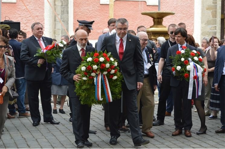 5_pietní akt náměstí 5_pietní akt náměstí