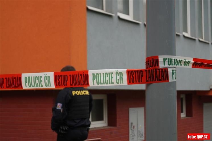 nahlášená bomba Schwazrova ulice foto QAP (19)