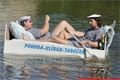 Plavba netradičních plavidel v Plzni 11.září 2010/ Postel a na ní pohoda, klídek, tabáček&#160; 