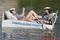 Plavba netradičních plavidel v Plzni 11.září 2010/ Postel a na ní pohoda, klídek, tabáček&#160; 