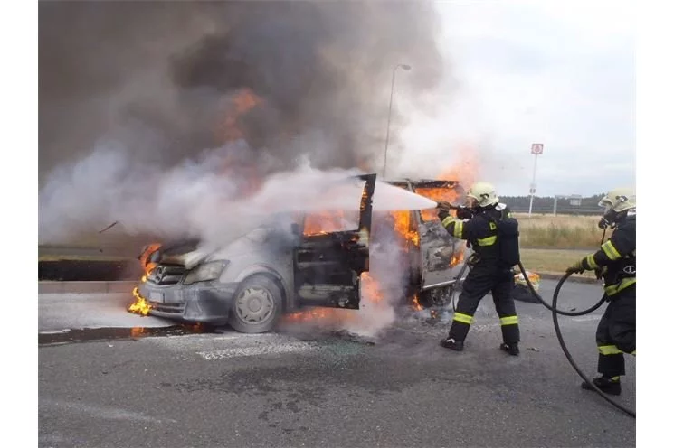 13.7.2015 požár dodávky D5 (1)