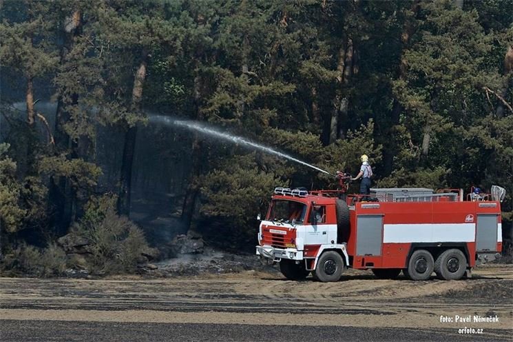 POŽÁR defurovy Lažany u Chanovic (1)